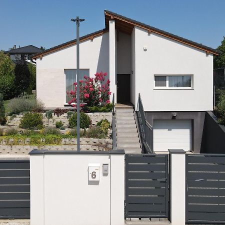 White Column House Lägenhet Diosd Exteriör bild