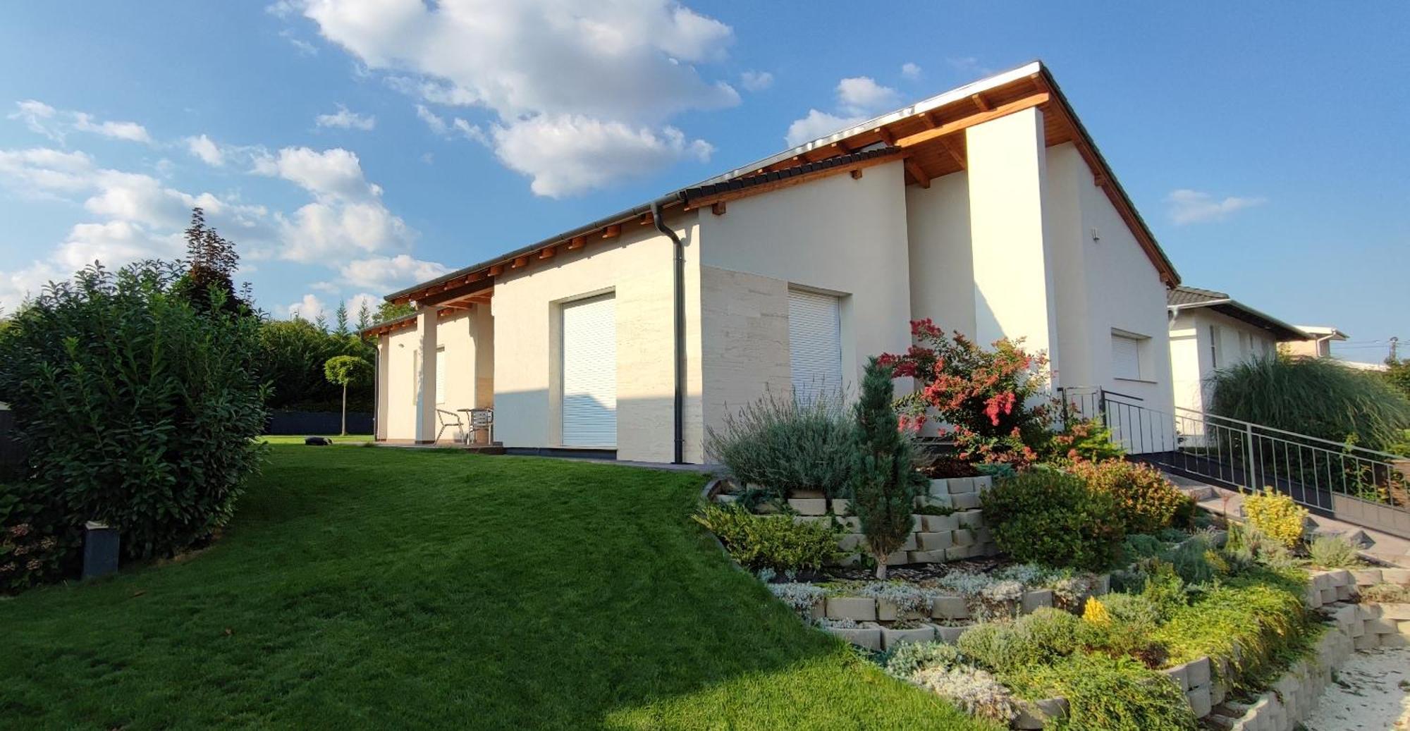 White Column House Lägenhet Diosd Exteriör bild
